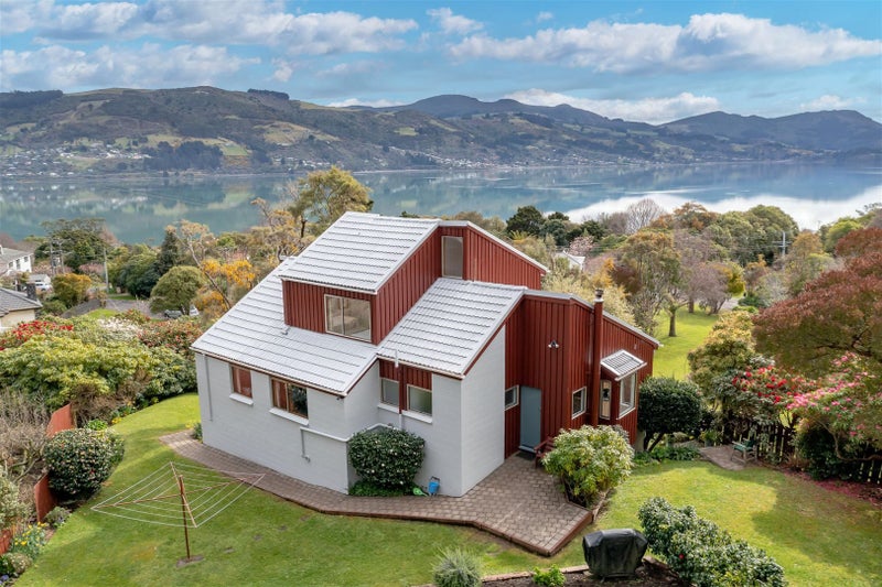 22 Howard Street, Macandrew Bay, Dunedin - Carousel 1