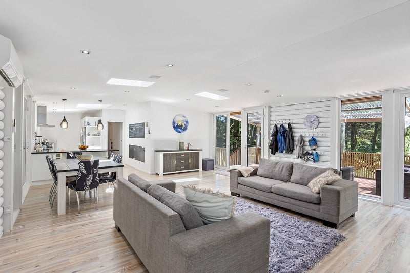 39 Ridgewood Crescent, Birkenhead, Auckland - Carousel 2