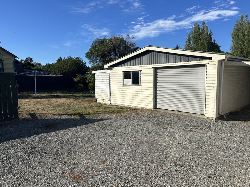 301 High Street South, Carterton - Carousel 12