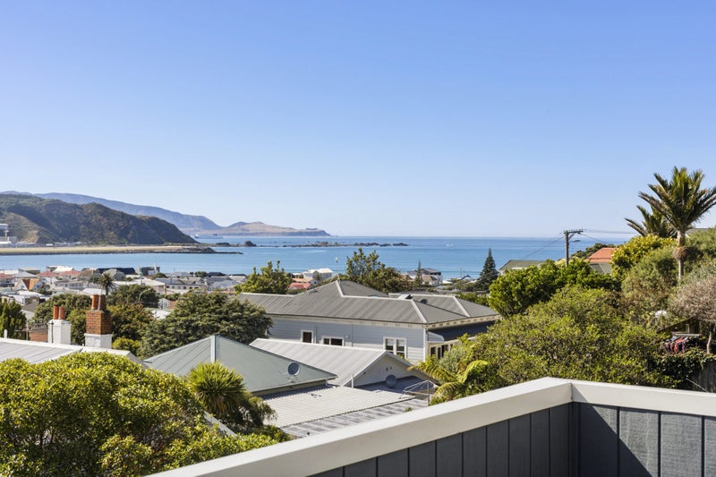 78D Queens Drive, Lyall Bay, Wellington - Carousel 1