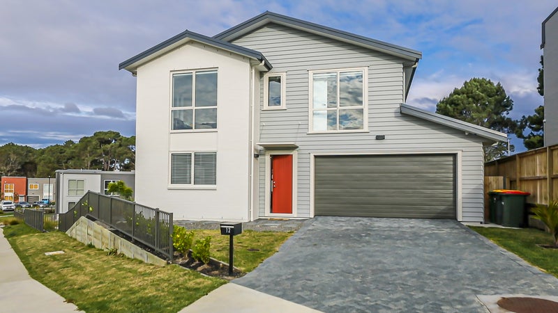 12 Orowaru Avenue, Massey, Auckland - Carousel 1