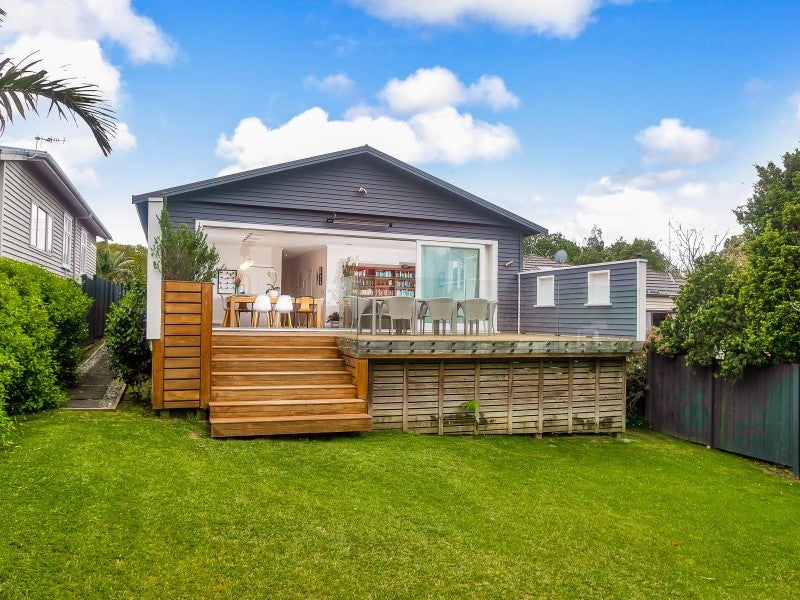 27 Seacombe Road, Point Chevalier, Auckland - Carousel 26
