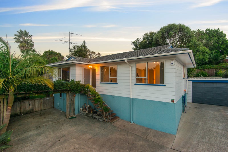 2/11 Spinella Drive, Bayview, Auckland - Carousel 1
