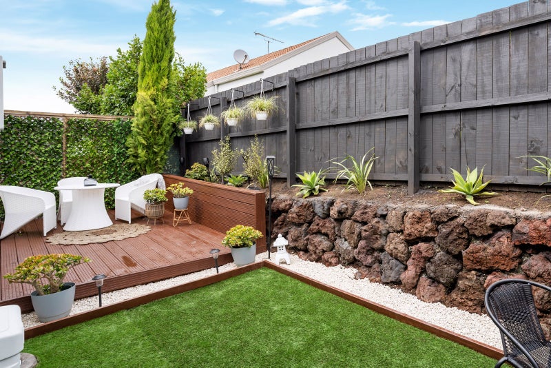 2/18 Bevyn Street, Castor Bay, Auckland - Carousel 2