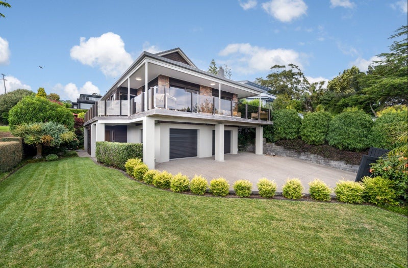 3 Trident Place, Shelly Park, Auckland - Carousel 1