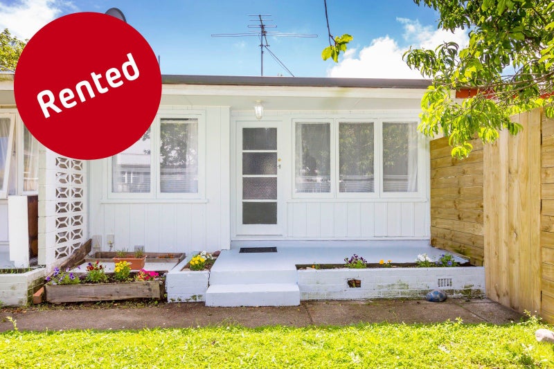 2/4 Granville Street, Silverstream, Upper Hutt - Carousel 1