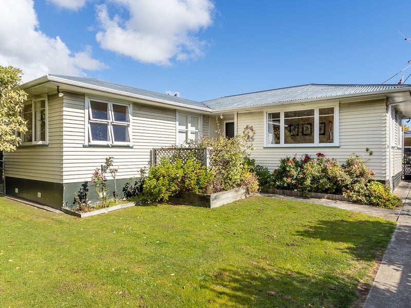 72 Ruapehu Street, Paraparaumu - Carousel 1