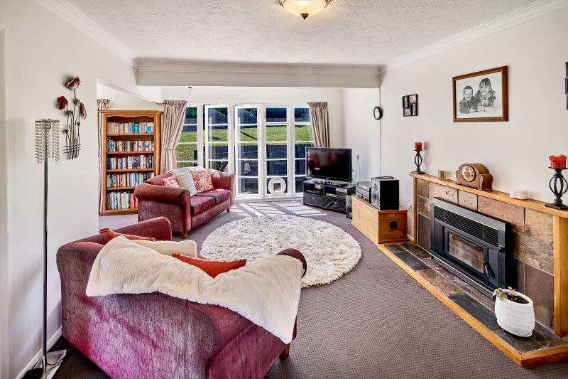 2 Kereru Bend, Tawa, Wellington - Carousel 2