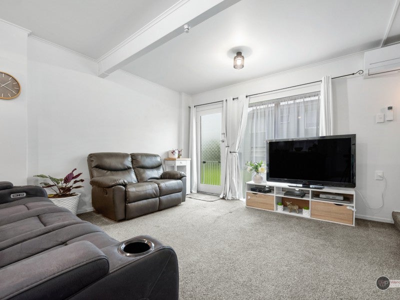 9/46 KING ST, Ebdentown, UPPER HUTT - Carousel 2