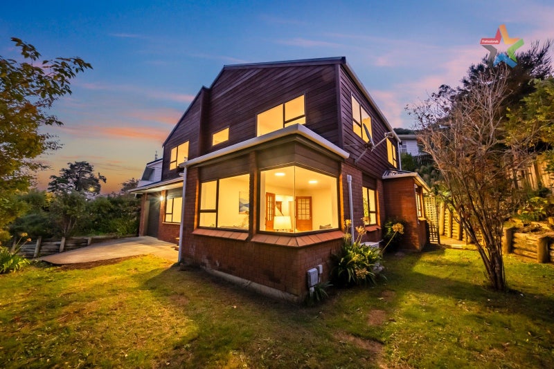 14 Shackle Lane, Whitby, Porirua - Carousel 2