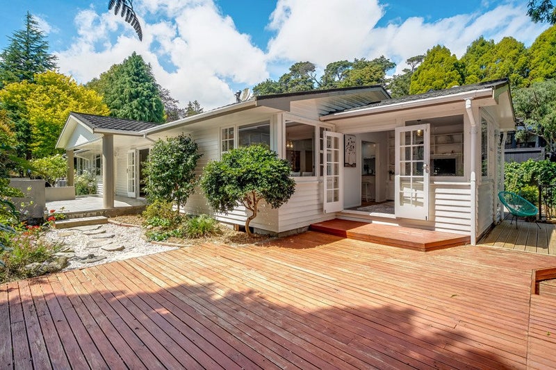 22 Freemans Way, Pinehaven, Upper Hutt - Carousel 1