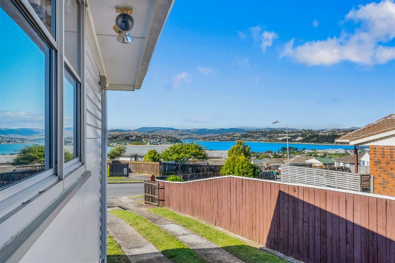32 Rangituhi Crescent, Takapuwahia, Porirua - Carousel 2