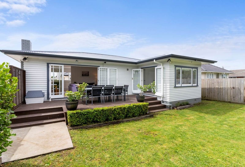 38 Tamatea Avenue, Point England, Auckland - Carousel 1