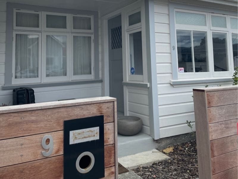 1/9 Queen Street, Petone, Lower Hutt - Carousel 10