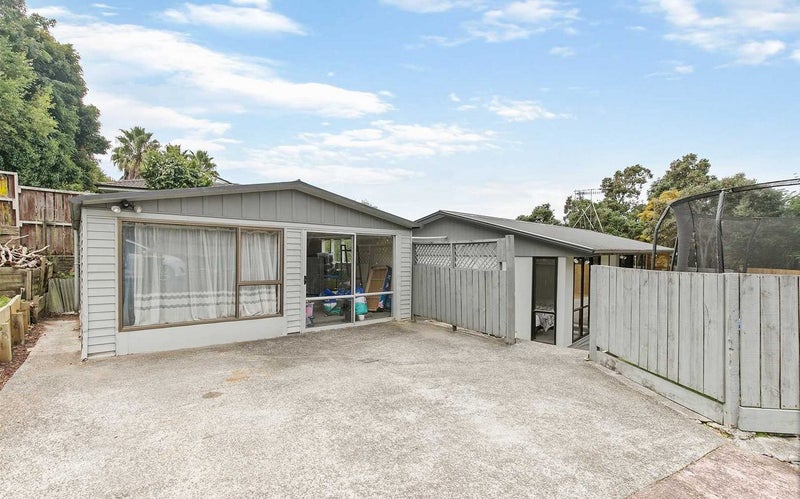 2/18 Cypress Place, Sunnynook, Auckland - Carousel 13