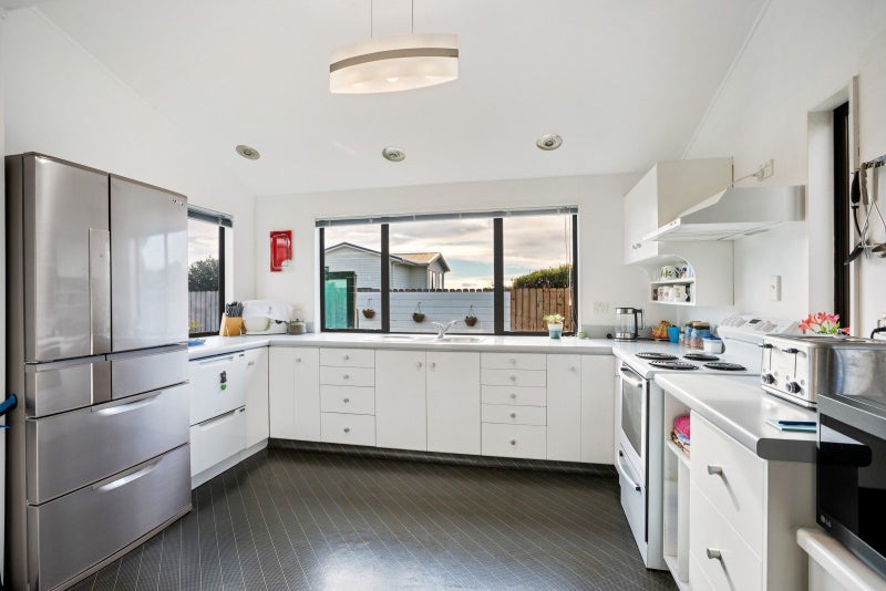 23 Miro Road, Raumati South, Paraparaumu - Carousel 2