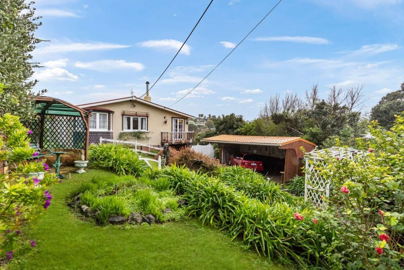 886 Beach Road, Waiake, Auckland - Carousel 2