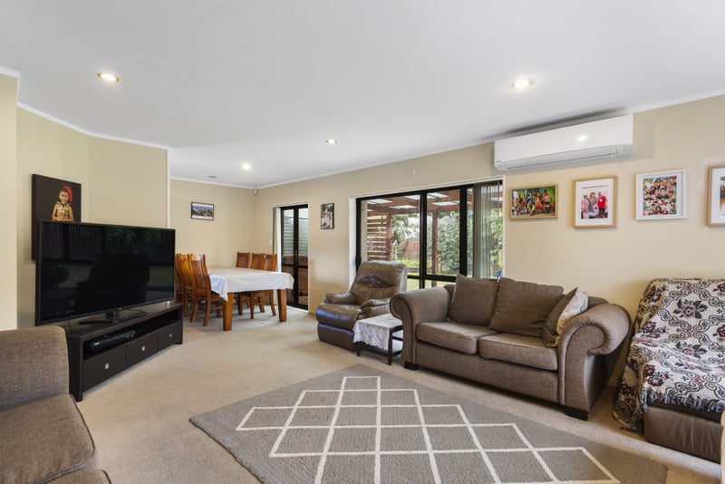 17 Rosemead Place, Randwick Park, Auckland - Carousel 2