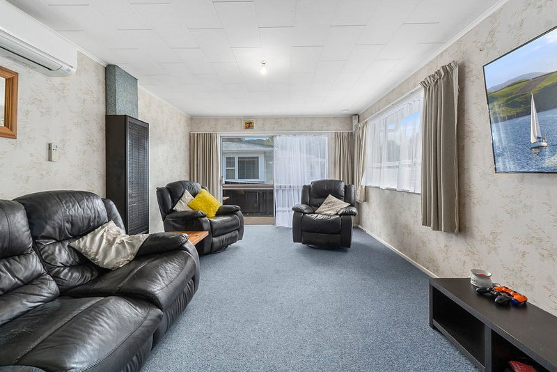 67 Kashmir Avenue, Clouston Park, Upper Hutt - Carousel 2