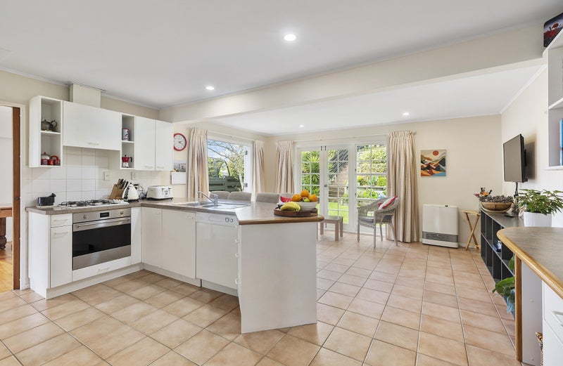 20 Balliol Drive, Tawa, Wellington - Carousel 2