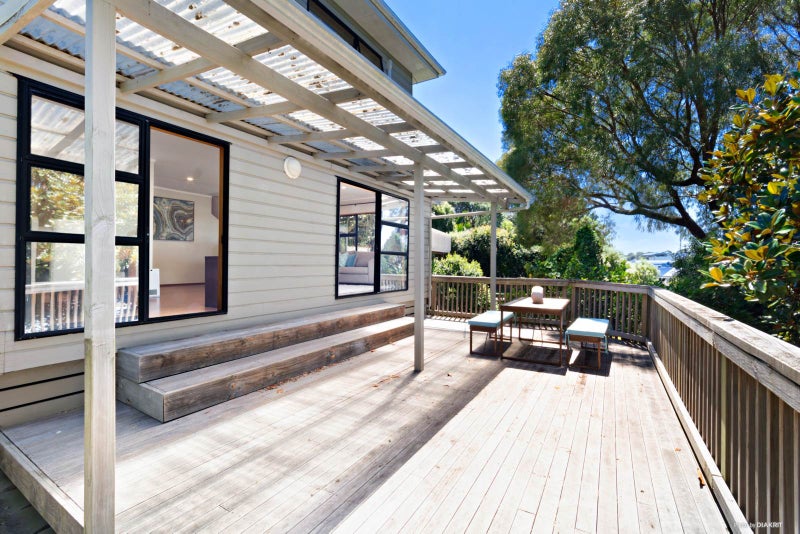 2B Waterview Road, Stanley Point, Auckland - Carousel 1