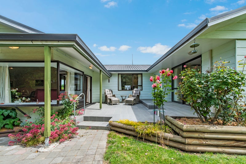 17 Gibson Drive, Hornby, Christchurch - Carousel 1