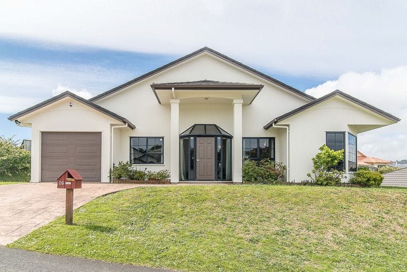 16 Ring Lane, Paparangi, Wellington - Carousel 1