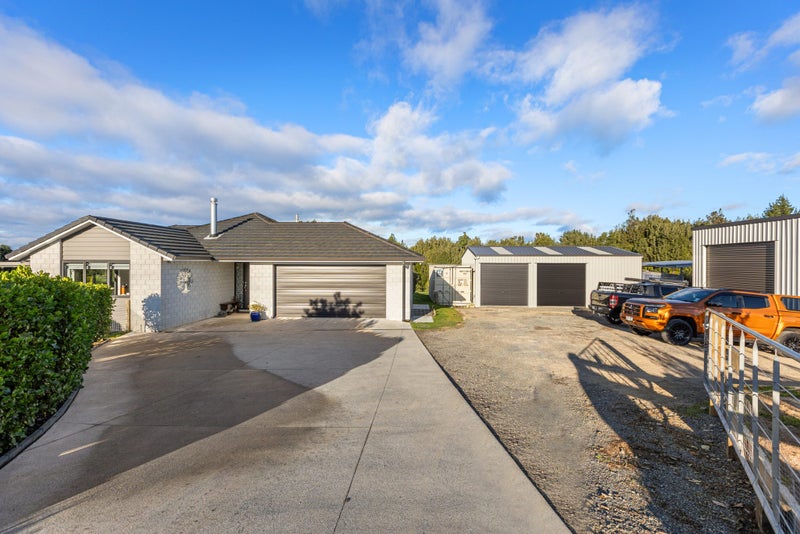 2001 Te Matai Road, Te Puke - Carousel 1