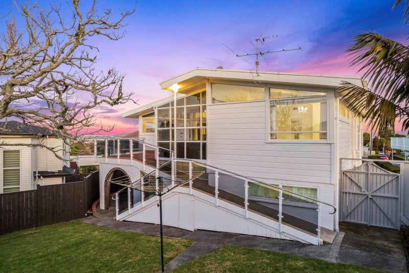 5 Taha Road, Te Atatu South, Auckland - Carousel 1