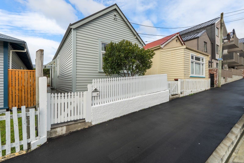 17 Rolleston Street, Mount Cook, Wellington - Carousel 2