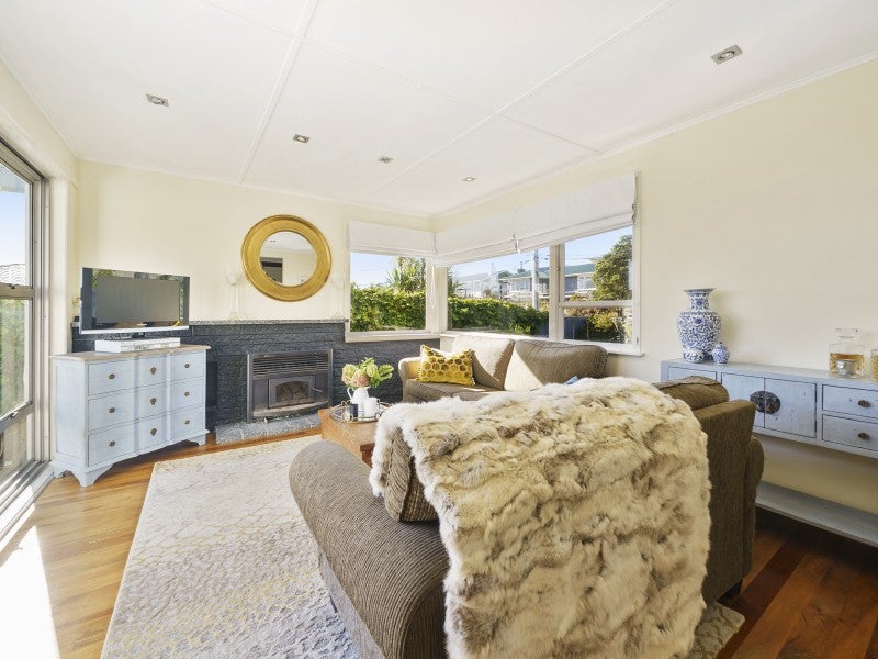 8 Balmain Street, Newlands, Wellington - Carousel 2