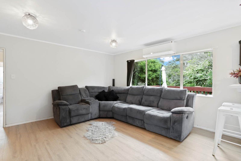 13 Jacinta Grove, Swanson, Auckland - Carousel 2