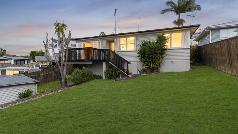 60 Lauderdale Road, Birkdale, Auckland - Carousel 1
