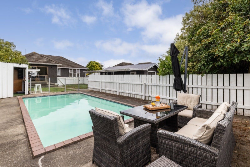 708 Grove Road, Mayfair, Hastings - Carousel 2