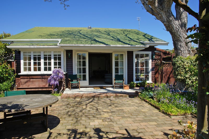 12 Corson Avenue, Beckenham, Christchurch - Carousel 1