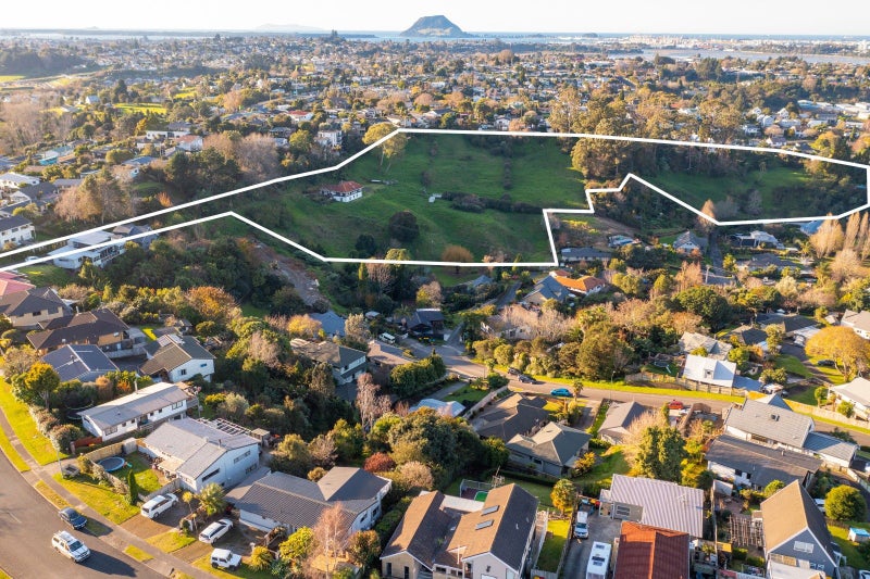 7 Townhead Crescent, Bethlehem, Tauranga - Carousel 1