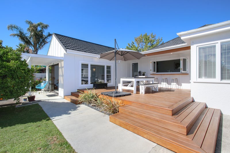 107 Southampton Street West, Hastings, Hastings - Carousel 1