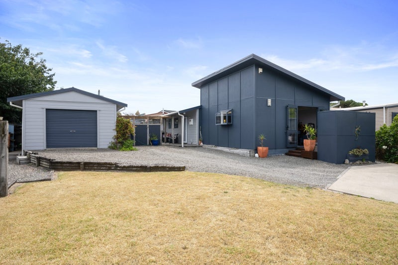 33 Rutherford Drive, Waikanae Beach, Waikanae - Carousel 1