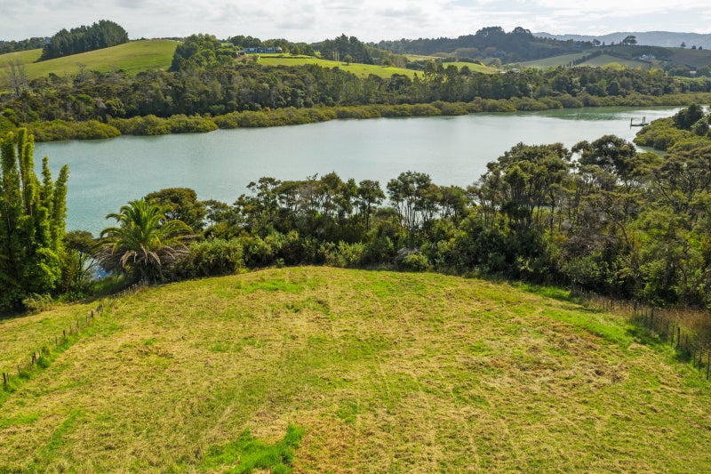 8 Green Road, Rainbows End, Matakana - Carousel 2