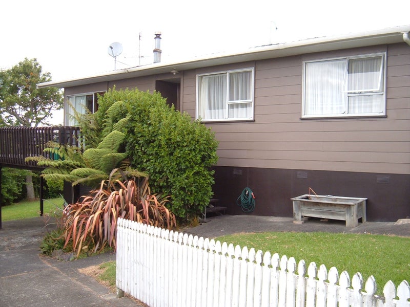 28 Solar Road, Glen Eden, Auckland - Carousel 1