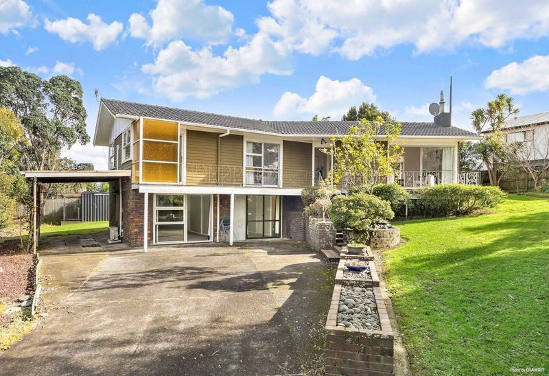 11 Grimshaw Place, Henderson, Auckland - Carousel 1