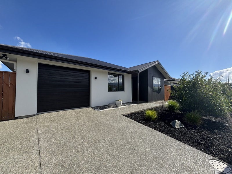 24 Chertsey Road, Richmond, Richmond - Carousel 1