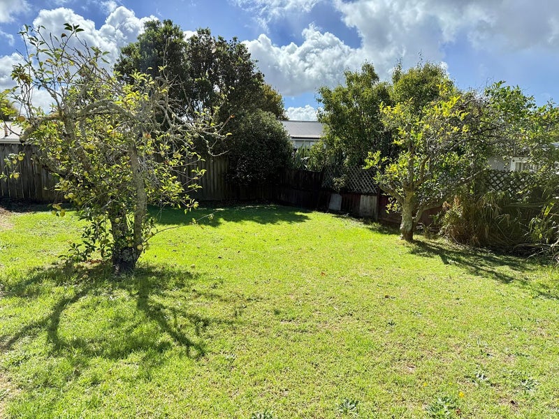 212 Beach Haven Road, Beach Haven, Auckland - Carousel 13