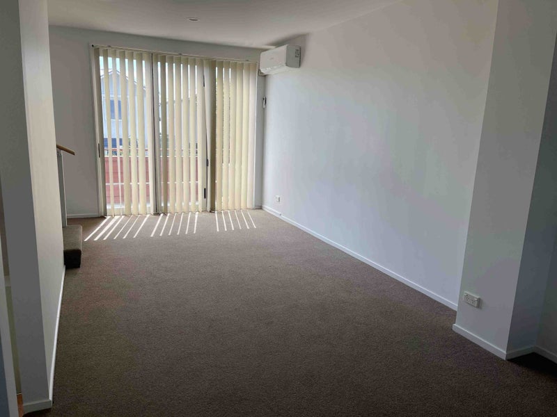 21 Kirikiri Lane, East Tamaki, Auckland - Carousel 1