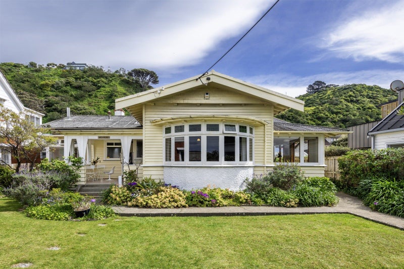 224 Queens Drive, Lyall Bay, Wellington - Carousel 1