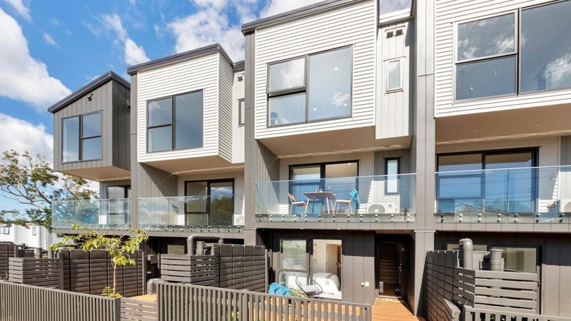 5/26 Buscomb Avenue, Henderson, Auckland - Carousel 1