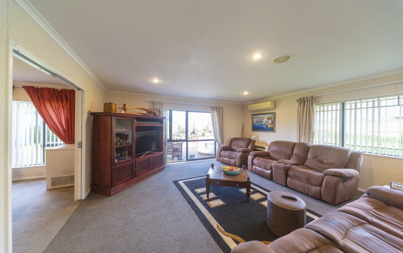 47 Parnell Heights Drive, Kelvin Grove, Palmerston North - Carousel 2