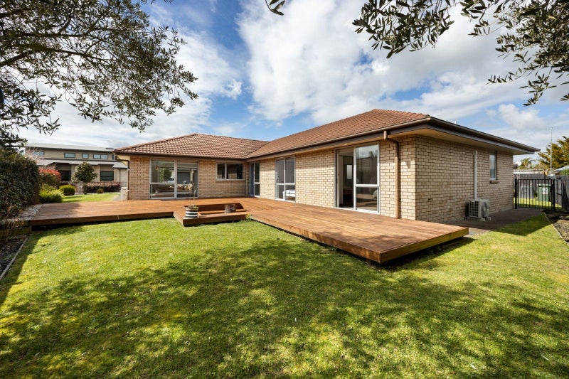 5 Compton Grove, Huntington, Hamilton - Carousel 1