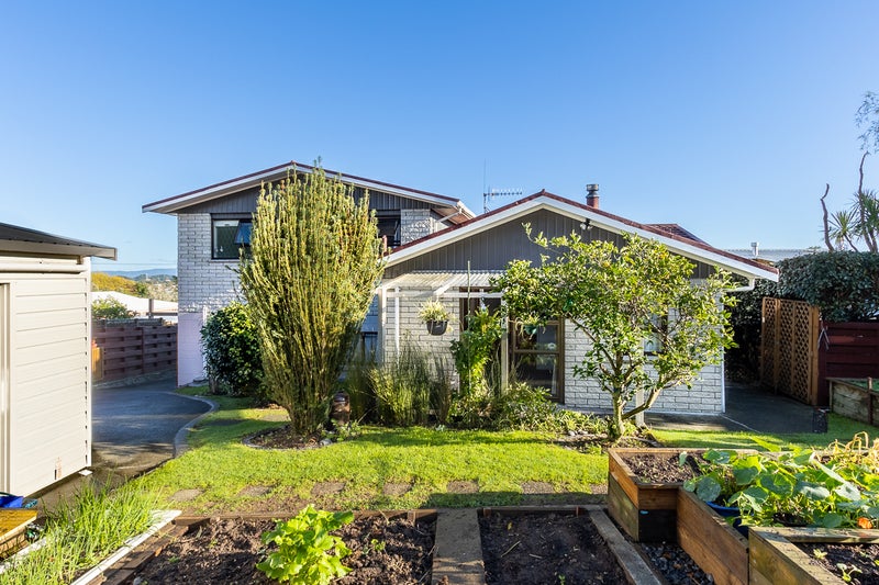 39 Huia Street, Waikanae - Carousel 2