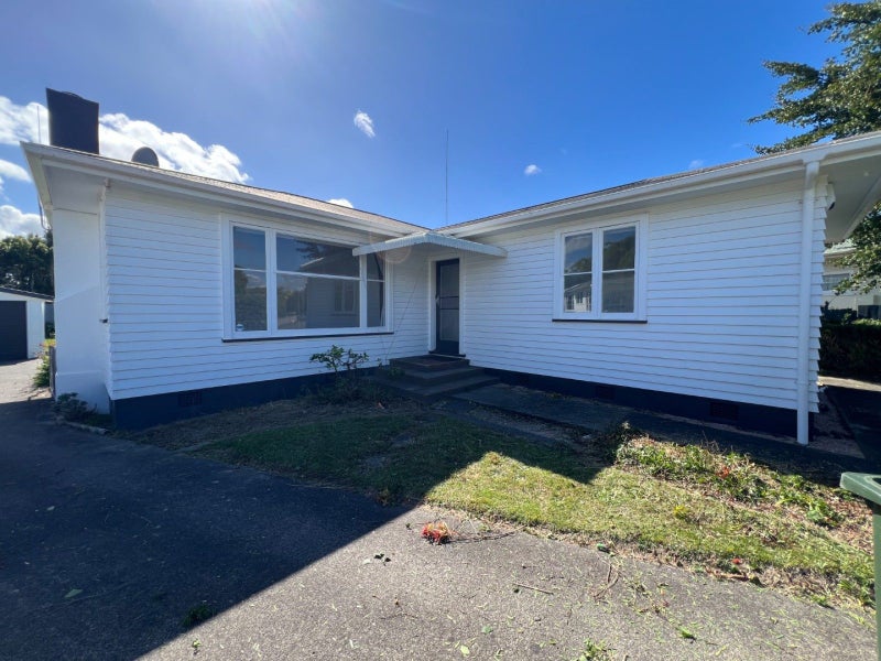 9 Strathmore Place, Awapuni, Palmerston North - Carousel 2